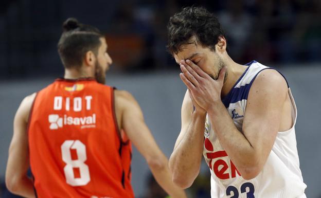 Sergio Llull se lamenta tras fallar un tiro.