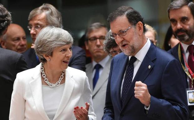 Theresa May y Mariano Rajoy.