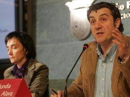 José Ángel Apellániz, junto a la titular foral de Cultura, Lorena López de Lacalle, /Blanca Castillo