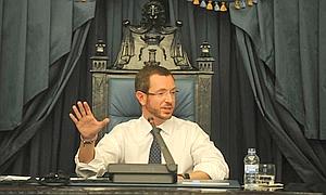 Javier Maroto en la sesión del debate sobre el estado de la ciudad. / Igor Aizpuru