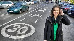 Leticia Comerón, concejala de Espacio Público, en una calle 30.