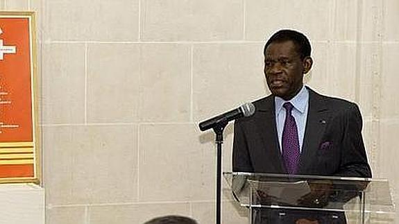 El presidente de Guinea Ecuatorial, Teodoro Obiang NGuema (d), durante la conferencia.