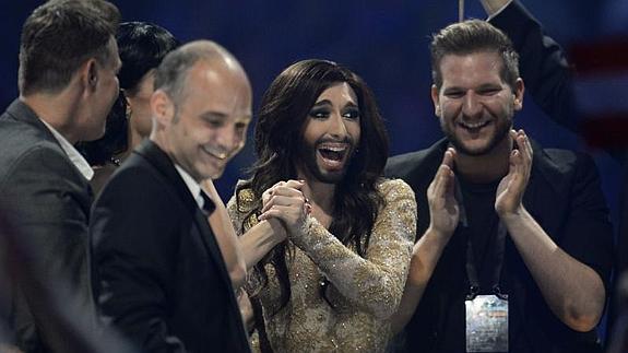 Conchita Wurst celebra la victoria.