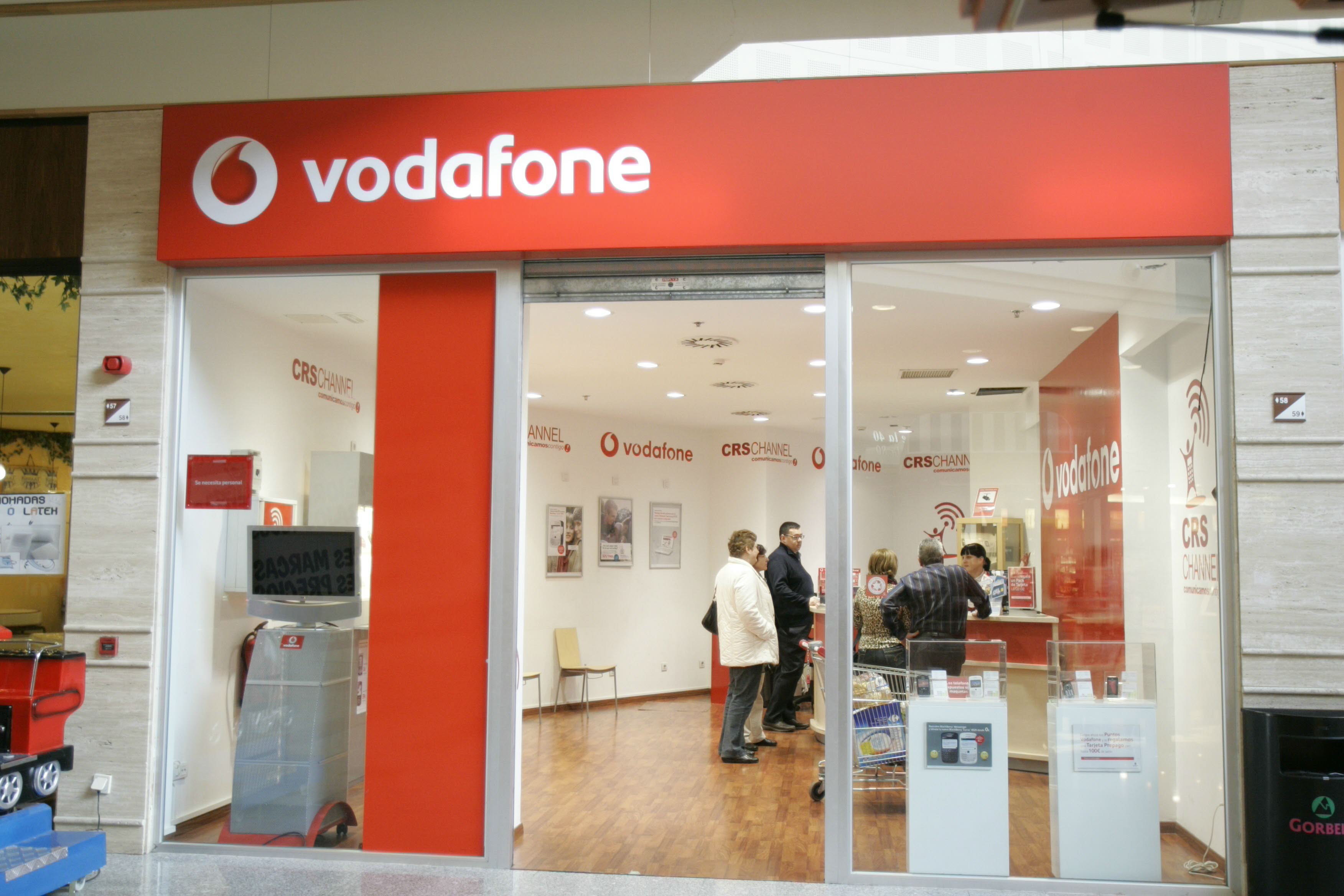 Vista exterior de una tienda Vodafone en Vitoria 