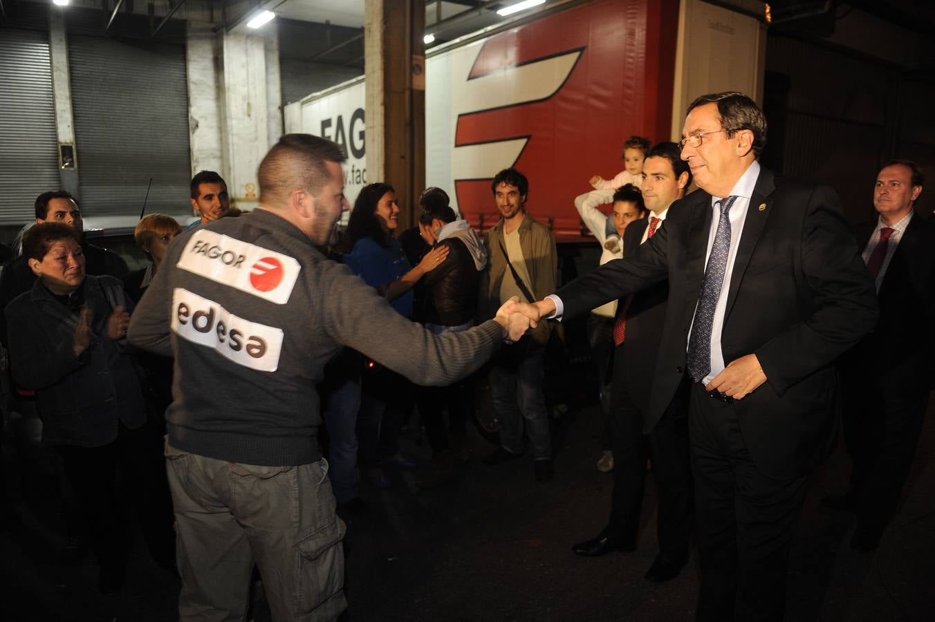 José Luis Bilbao se reunió el pasado noviembre con los trabajadores de la planta para  informarles sobre el aval. 