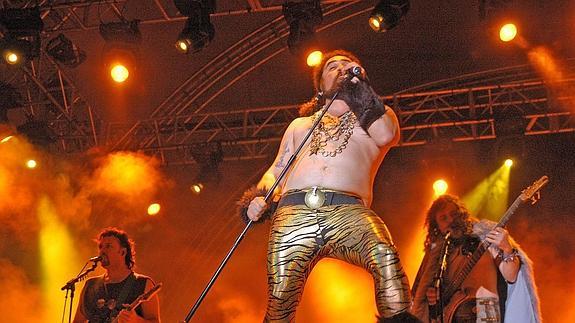 Mojinos Escocíos subirá al escenario de la plaza Mendiguren. 