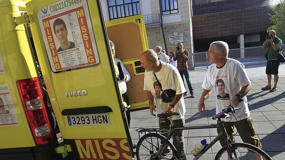 Participantes en la marcha ciclista que recorre Bélgica y Holanda en busca del joven Hodei Egiluz.