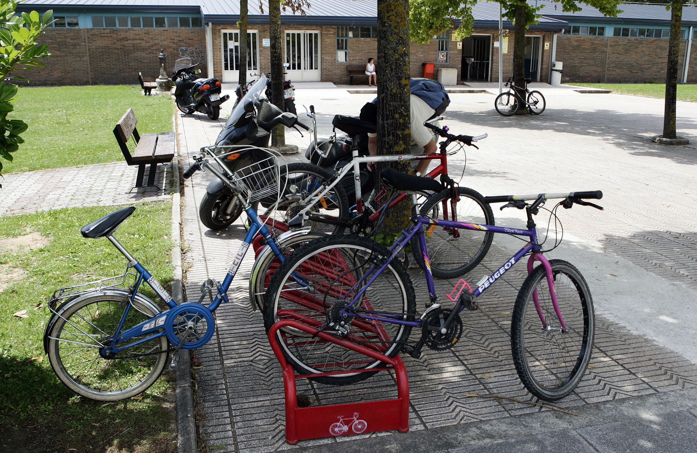 Aparcabicis situado en las instalaciones de Anduva. 