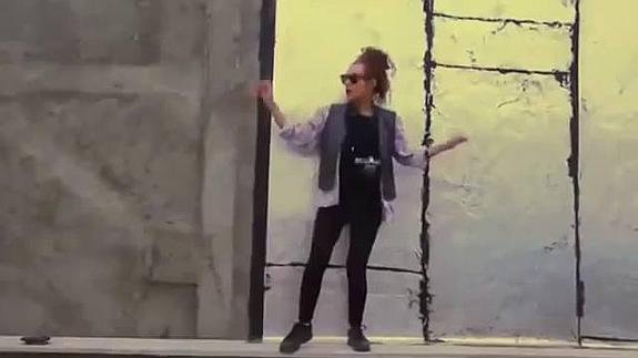 Cárcel y 91 latigazos para seis jóvenes por bailar 'Happy' en Irán