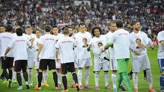 Los jugadores del Athletic y Real Madrid portaron camisetas de Hodei el pasado 5 de octubre.