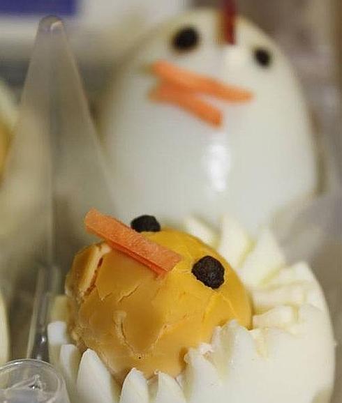 Pollitos de huevo, salchichas-pulpo y otras recetas con formas divertidas para niños