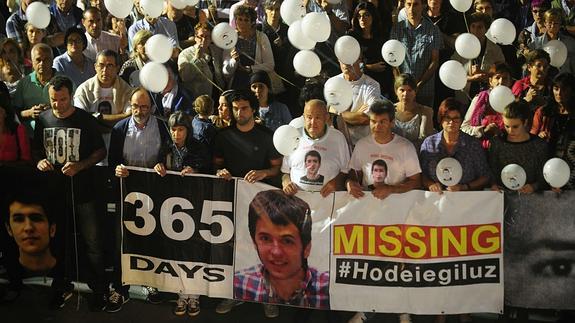 Última concentración en Galdakao por el joven desaparecido.