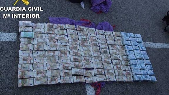 Parte del dinero interceptado. 