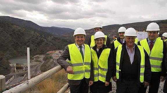 García Tejerina ratifica la previsión de que la presa de Enciso esté acabada en 2015