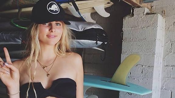 Indy Clinton posa en bikini.