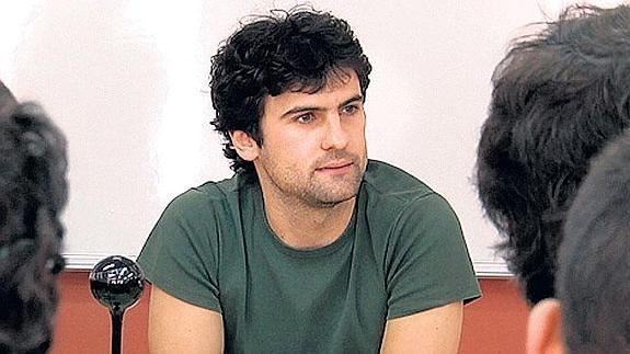 Markel Urretabizkaia durante la charla con los alumnos.