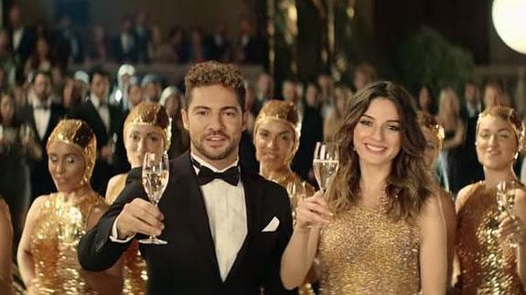 David Bisbal y María Valverde nos felicitan las fiestas. 