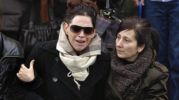 La tía de Amets y Sara, en la concentración que ha tenido lugar este sábado en Soto del Barco.