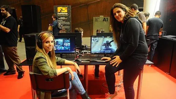 'Minervae' y 'Anouc' trabajan en la firma Mars Gaming de Vitoria.