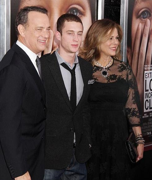 Chester junto a sus padres, Tom Hanks y Rita Wilson