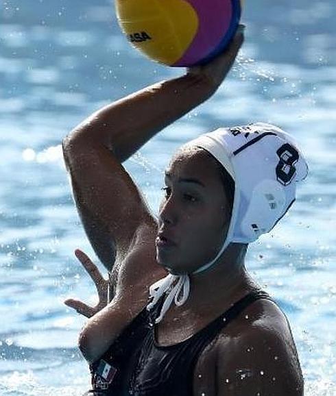 Kayla Casas enseñó uno de sus pechos.