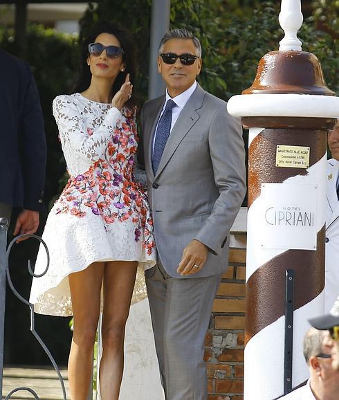 George Clooney y su mujer Amal Alamuddin.