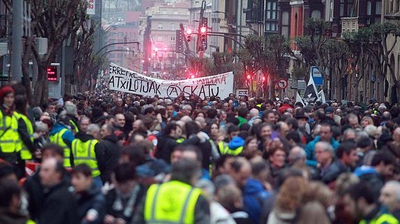 Manifestantes en la concentración convocada por la plataforma de familiares de presos de ETA.