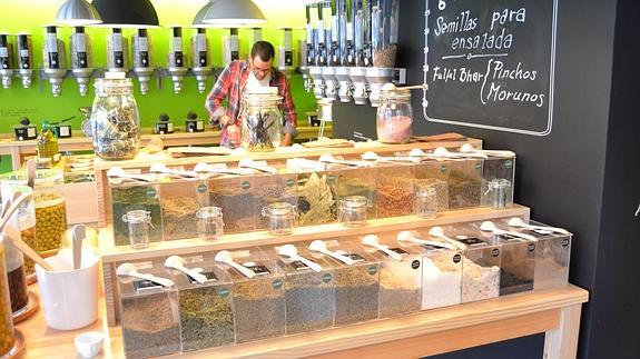 'Granel', comercio en el centro de Bilbao con más de 300 productos a la venta.