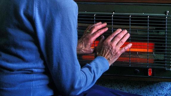 Las ancianas que viven solas constituyen uno de los colectivos más vulnerables de padecer pobreza energética según los expertos.