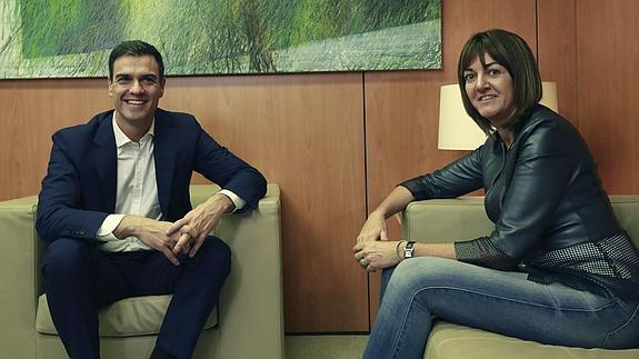 Pedro Sánchez eta Idoia Mendia.