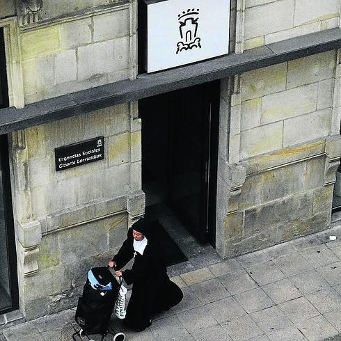 Puerta de acceso al número 10 de la calle San Antonio. 