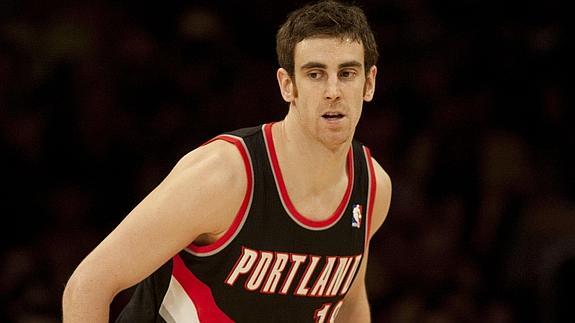 Víctor Claver, con los Trail Blazers. 