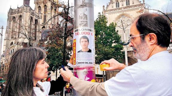 Los padres, arropados por decenas de galdakaotarras, han protagonizado numerosas iniciativas en Bélgica para visibilizar el caso.