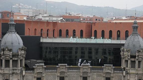 La Alhóndiga luce ya su nuevo nombre.