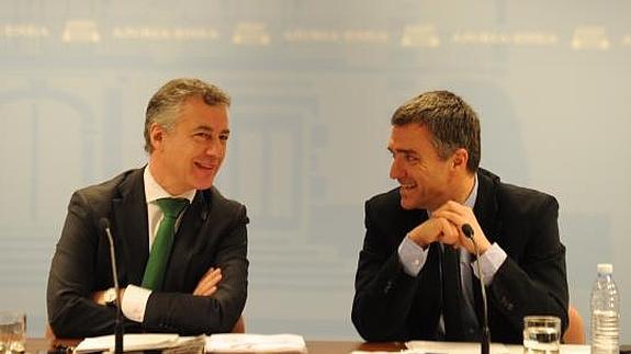 Iñigo Urkullu y Jonan Fernández, esta mañana, en rueda de prensa.