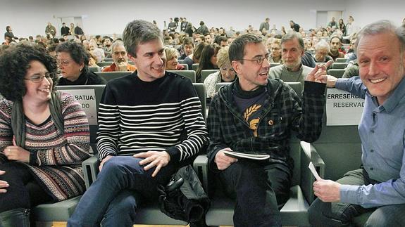 Iturria, con jersey de rayas, junto a Monedero, Uriarte y Viñals, el pasado viernes en Bilbao. 