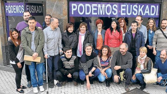 Los integrantes de la plancha colectiva de Podemos, que no presentará candidatos a diputados generales.