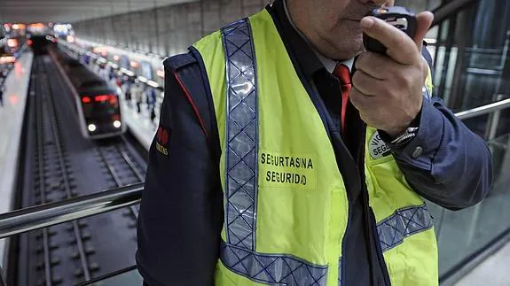 Vigilante de seguridad de Metro Bilbao. 