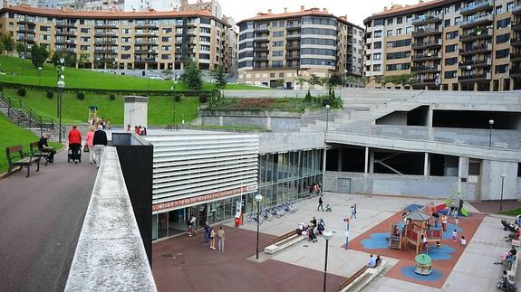 Exterior del polideportivo de Atxuri.