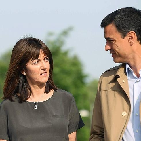 Idoia Mendia junto a Pedro Sánchez durante la visita del secretario general de los socialistas a un mitin de los candidatos vascos a las forales y las municipales el pasado martes. 