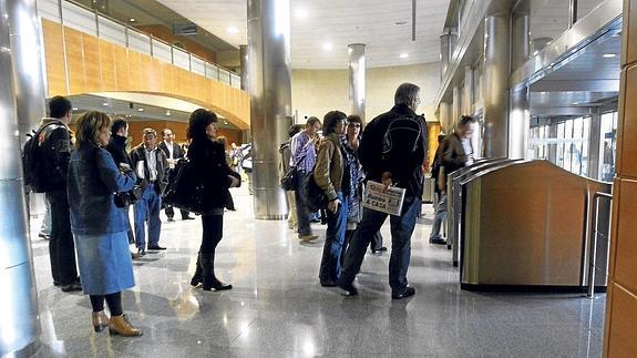 La Administración autonómica vasca es la que más liberados aporta a las centrales.