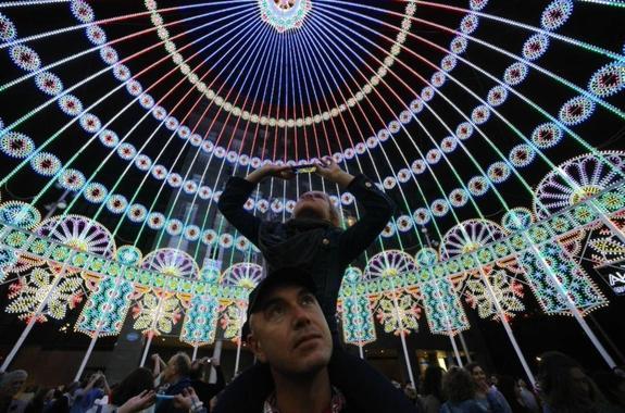 La cúpula de luces que ocupó las Torres Isozaki en 2014. 