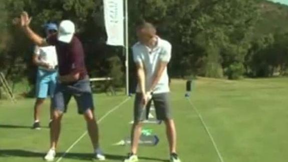 Iniesta prueba con el golf