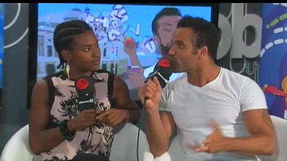 Los protagonistas del espectáctulo teatral en el programa de Unai Izquierdo.