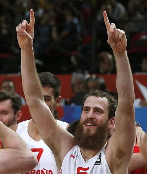 Sergio Rodríguez celebra el triunfo en la final ante Lituania.