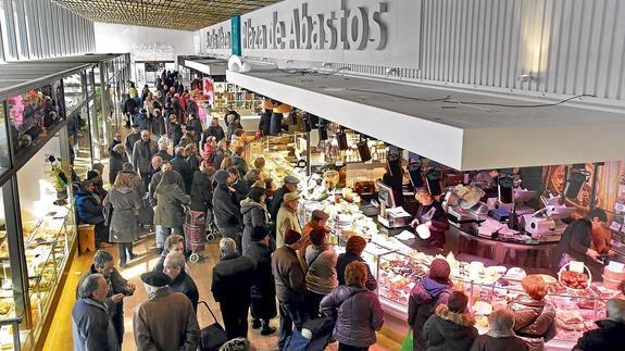 La renovada plaza de Abastos ha alcanzado el millón de visitantes en apenas diez meses.