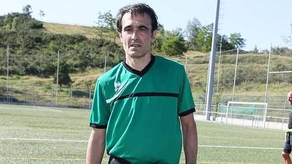 Félix Sarriugarte posa durante la presentación del equipo.