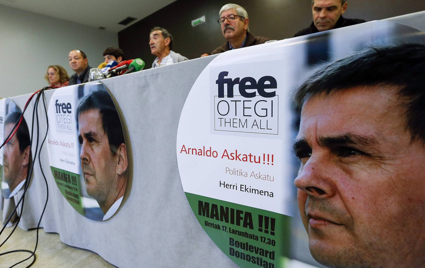 Un momento de la rueda de prensa en la que se anunció la manifestación para pedir la libertad de Arnaldo Otegi.