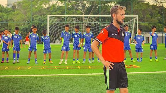 La aventura china de un joven vizcaíno apasionado por el fútbol