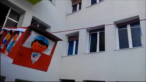 El funicular viaja entre las clases.